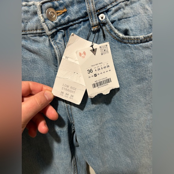 NWT Zara Jeans Low Rise Straight Fit Leg , size 4 - Picture 4 of 6